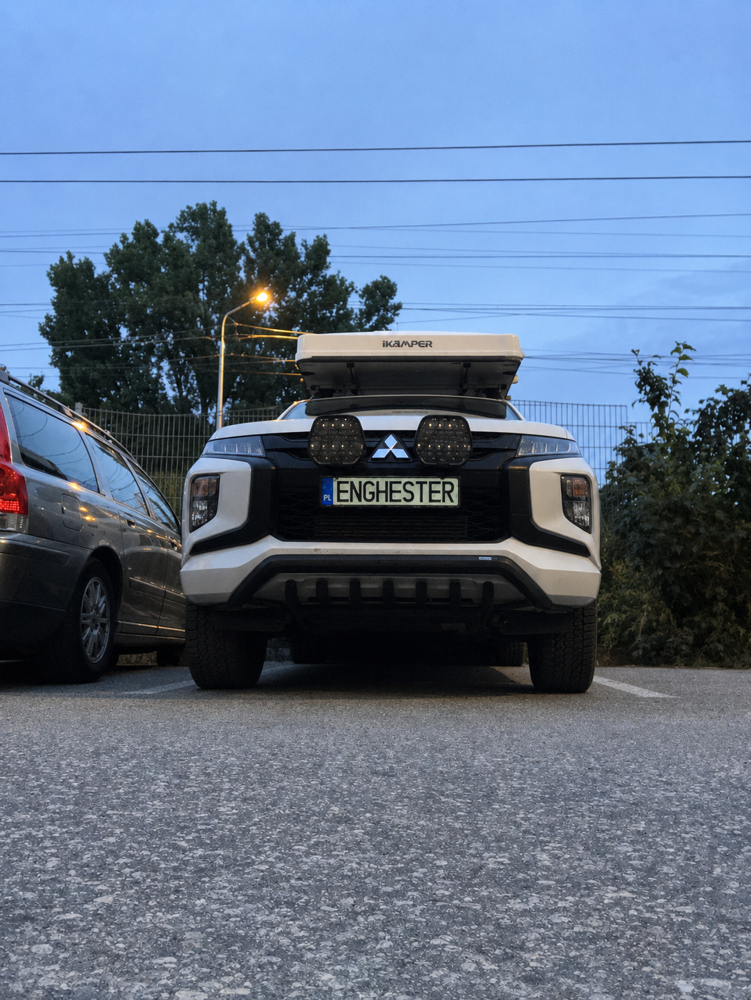 Mitsubishi L200 – Runda extraljus monterade i front