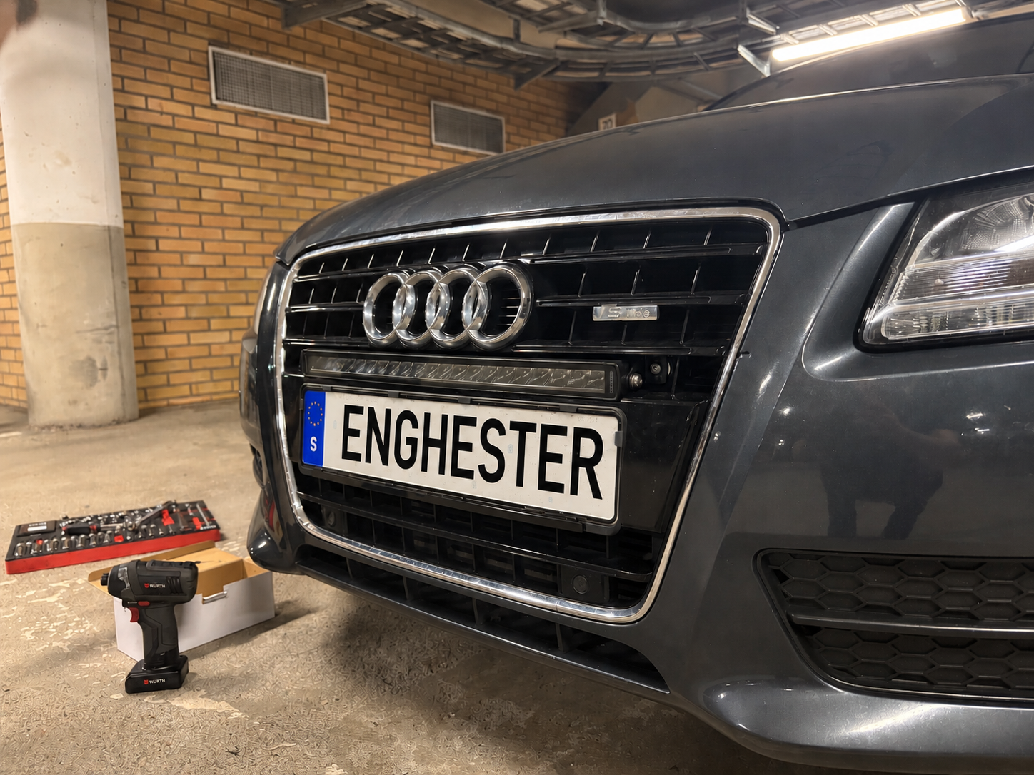 Audi A4 – Integrerad LED-ramp, egentillverkade fästen