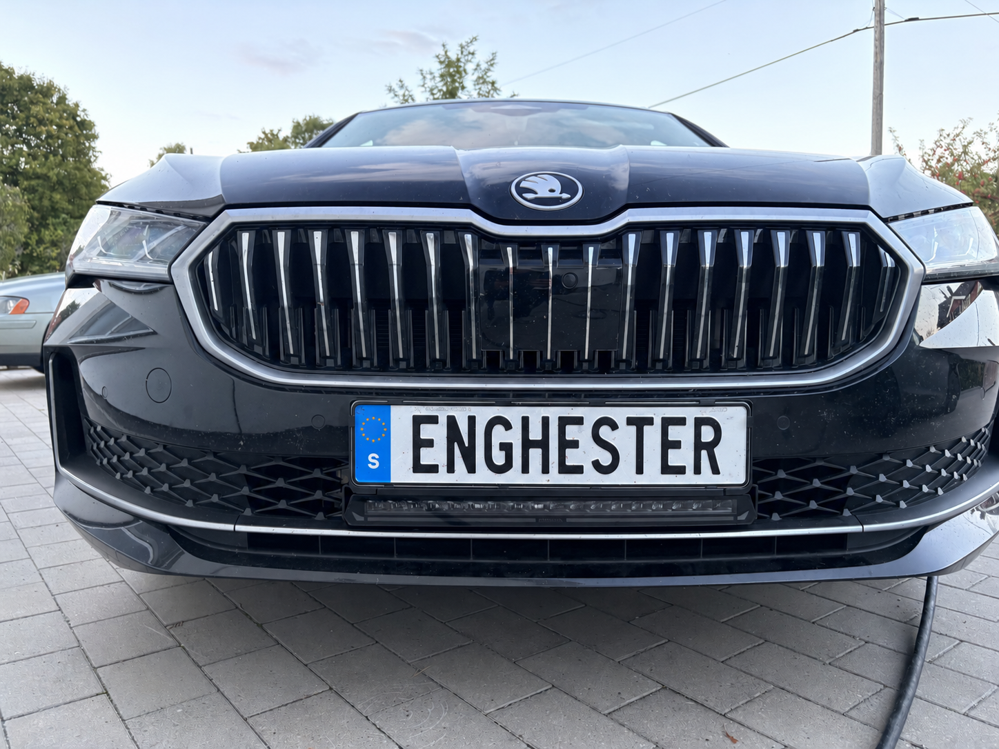 Skoda Superb – Integrerad LED-ramp i front